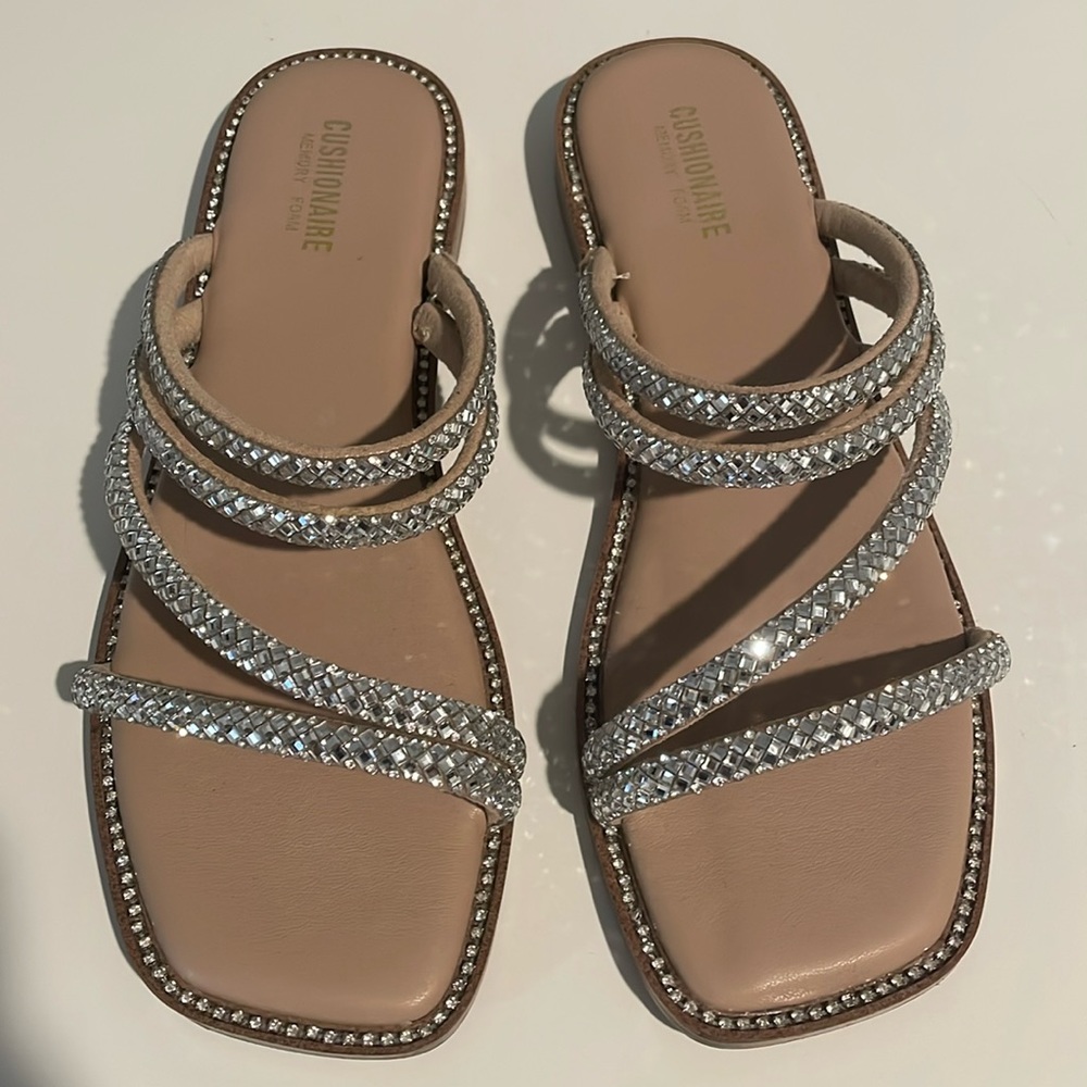 Cushionaire memory foam sandals size 8M rhinestones only used once like new
